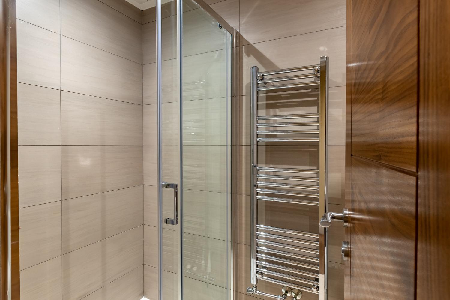 Lakes Hotel & Spa 鲍内斯温德米尔 客房 照片 A heated towel rail